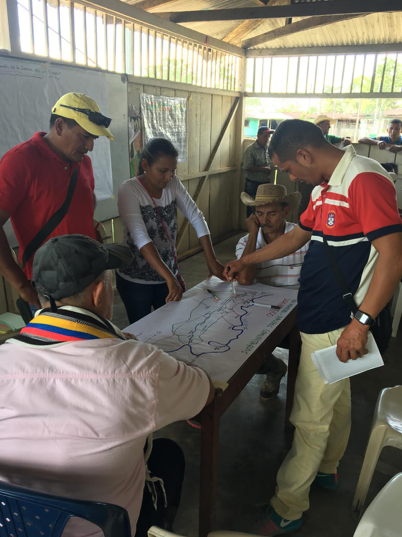 Community dialogues to analyze the socio-environmental conflicts of the Mandur River watershed in Galilea, Puerto Guzmán, Putumayo. December 2018. Photograph by author.